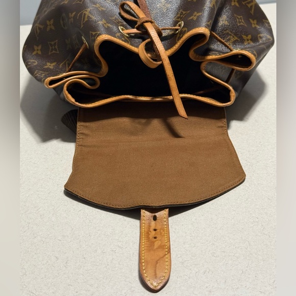 LOUIS VUITTON Monogram Montsouris GM Backpack - Picture 10 of 16